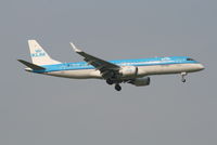 PH-EZG @ EBBR - Arrival of flight KL1723 to RWY 02