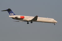 LN-ROX @ EBBR - Flight SK593 is descending to RWY 02