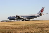 B-2385 @ LFPG - on landing at CDG - by juju777