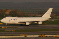 A6-MDG @ VIE - MidEx Airlines Boeing 747-228F(SCD)