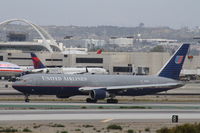 N672UA @ KLAX - Boeing 767-300 - by Mark Pasqualino