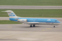 PH-KZE @ VIE - KLM cityhopper Fokker F-70