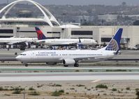 N73406 @ KLAX - Boeing 737-900 - by Mark Pasqualino