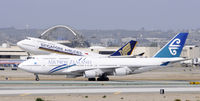 ZK-SUI @ KLAX - Taxi at LAX - by Todd Royer