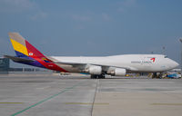 HL7415 @ VIE - Asiana Boeing 747-400 - by Dietmar Schreiber - VAP