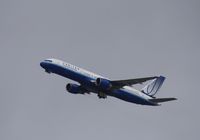 N586UA @ KLAX - Boeing 757-200 - by Mark Pasqualino