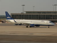 N184JB @ KIAD - Taxien to the gate