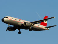 OE-LBP @ VIE - Retro Bus - by P. Radosta - www.austrianwings.info