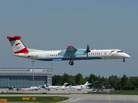 OE-LGD @ VIE - Landing RWY 11 - by P. Radosta - www.austrianwings.info