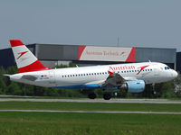 OE-LDA @ VIE - Landing RWY 11