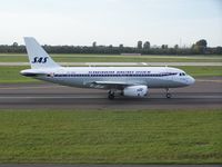OY-KBO @ EDDL - Sas Retro colours - by edd