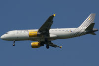 EC-KMI @ VIE - Vueling Airbus A320-216