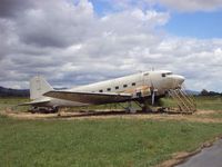 N139D @ 0Q3 - DC-3DST Douglas Sleeper - by Earl A. Aviator
