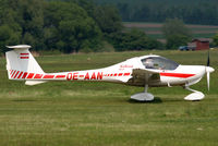 OE-AAN @ LOAS - Taxi to runway