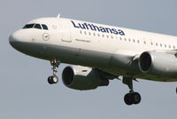 D-AIZE @ EBBR - Arrival of flight LH4572 to RWY 25L