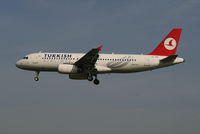 TC-JPB @ EBBR - Arrival of flight TK1937 to RWY 25L