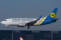 UR-GAW @ LOWW - Ukraine International Airlines