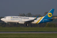 UR-GAQ @ LOWW - Ukraine International Airlines