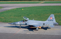 J-3079 @ LSMP - Swiss AF F-5E fighter on the taxitrack of Payerne AB with special badge of the last Swiss AF Pilots School Class oN the F-5 - by Nicpix Aviation Press/Erik op den Dries