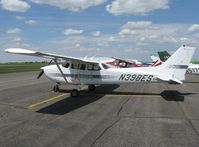 N398ES @ KAXN - Cessna 172R Skyhawk on the line. - by Kreg Anderson
