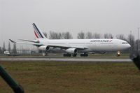F-GLZK @ LFPG - on transit at CDG whis new peint - by juju777