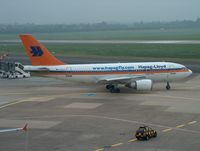D-AHLA @ EDDL - Still in old Hapag colors - by ghans