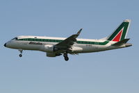 EI-DFK @ EBBR - Arrival of flight AZ148 to RWY 25L