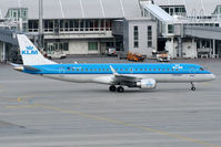 PH-EZC @ EDDM - Arriving from AMS