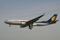 VT-JWQ @ EBBR - Arrival of flight 9W228 to RWY 25L