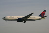 N394DL @ EBBR - Arrival of flight DL124 to RWY 25L