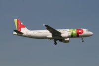 CS-TNH @ EBBR - Arrival of flight TP604 to RWY 02