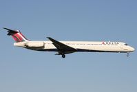 N908DE @ TPA - Delta MD-88