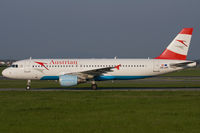 OE-LBS @ LOWW - Austrian Airlines