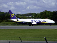 EI-DYD @ EDI - ryanair Boeing 737-8AS Lined up on runway 06 ready for take off