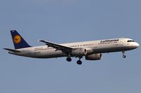 D-AISD @ EDDF - short final RW25R - by Friedrich Becker