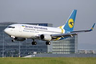 UR-GAH @ LOWW - Ukraine International Airlines - by Delta Kilo