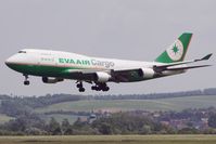B-16402 @ LOWW - EVA Air Cargo - by Delta Kilo