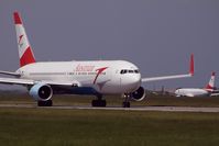 OE-LAY @ LOWW - Austrian Airlines - by Delta Kilo