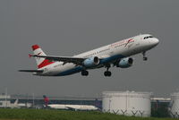 OE-LBA @ EBBR - Flight OS352 is taking off from RWY 07R