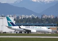 C-FWBX @ CYVR - Boeing 737-700