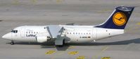 D-AVRQ @ EDDM - shuttling past at Munich - by Paul Lindley