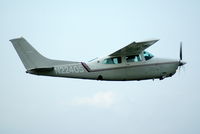 N22405 @ I19 - 1972 Cessna T210L