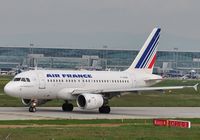 F-GUGM @ EDDF - Air France taxiing around the back