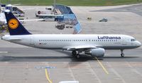 D-AIZF @ EDDF - Lufthansa airbus taxiing for take-off
