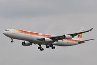 EC-GPB @ EDDF - Iberia on short finals - by Robert Kearney