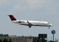 N8698A @ SHV - Landing at Shreveport Regional. Looks like new paint.