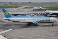 UK-67001 @ EDDF - Uzbekistan heading to stand as United B777 waits for push-back