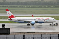 OE-LAY @ LOWW - Austrian - by Artur Bado?