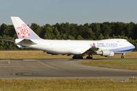 B-18711 @ ELLX - line up RW24 - by Friedrich Becker