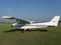 N12509 @ D32 - Starbuck Fly-in 2010